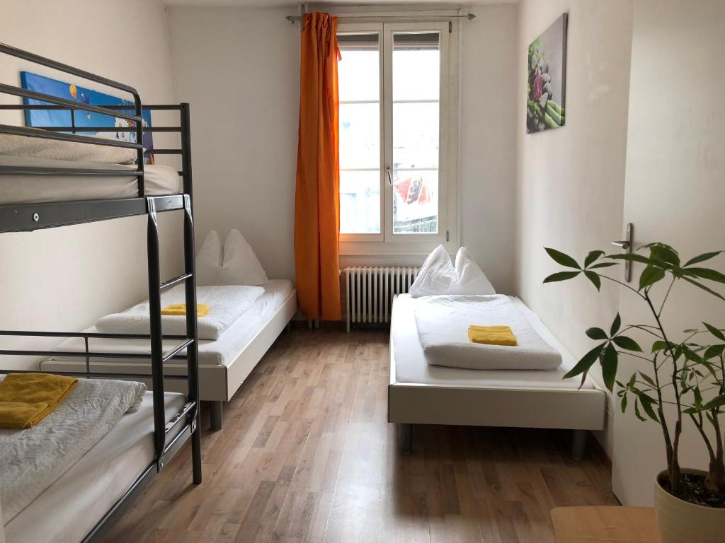 Happy central apartment room 1