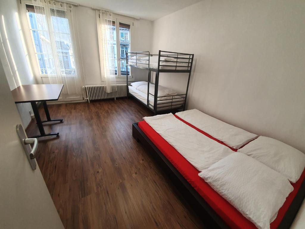 Happy central apartment room 2